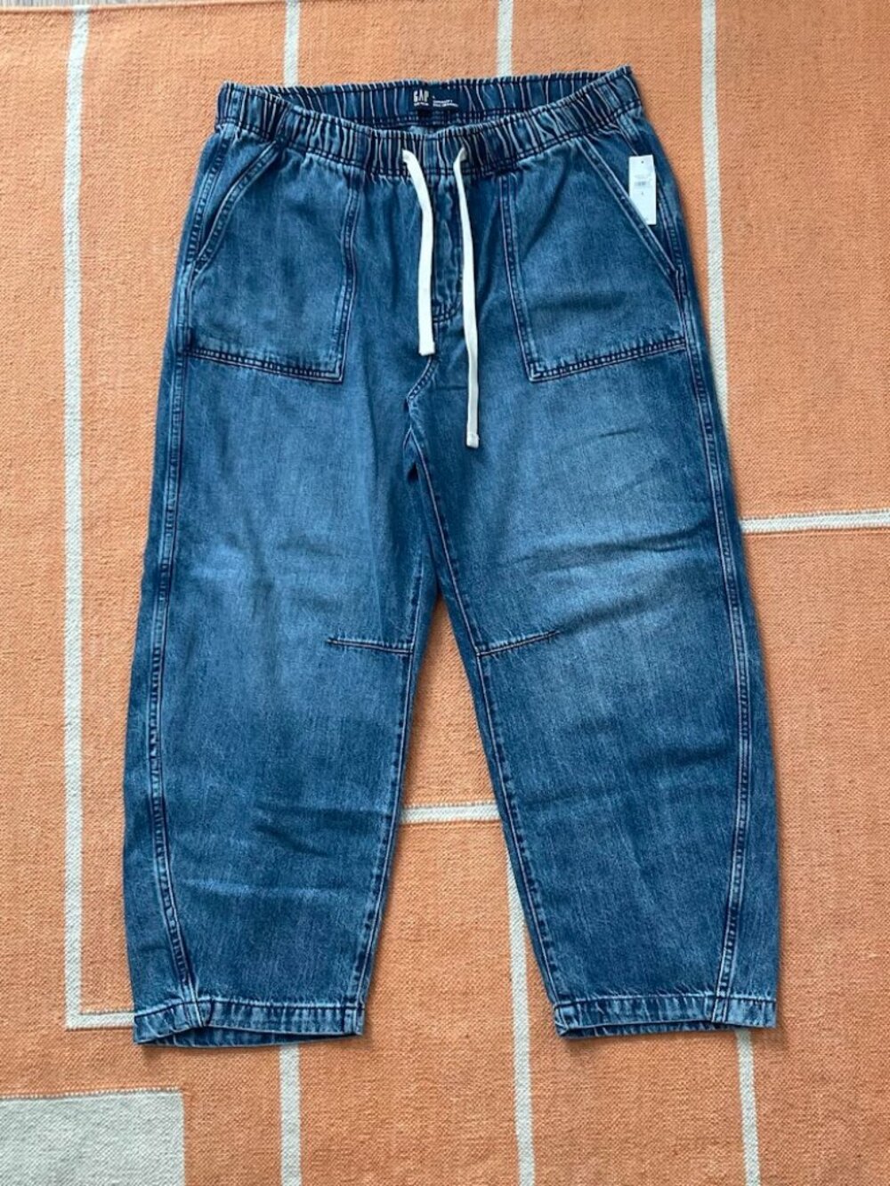 NWT Gap Mid Rise SuperSoft Pull-On Barrel Jeans Medium Wash